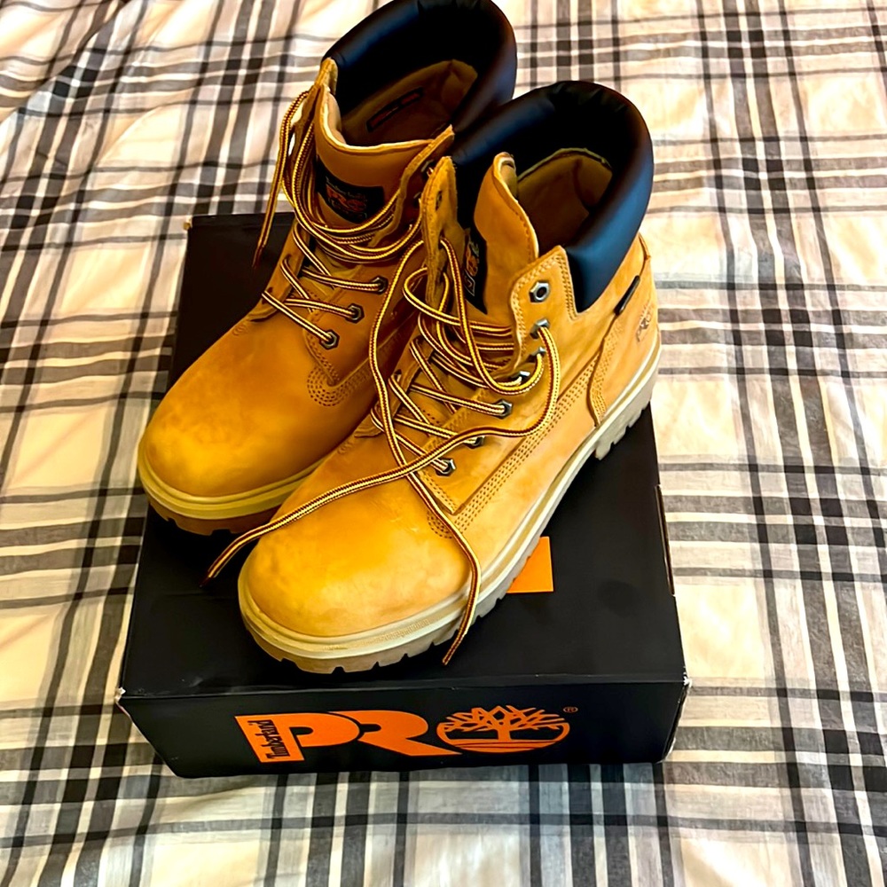 NEVER WORN TIMBERLAND PRO WORK BOOTS.